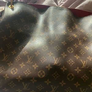 Beautiful Louis Vuitton Bag! Used but in good condition